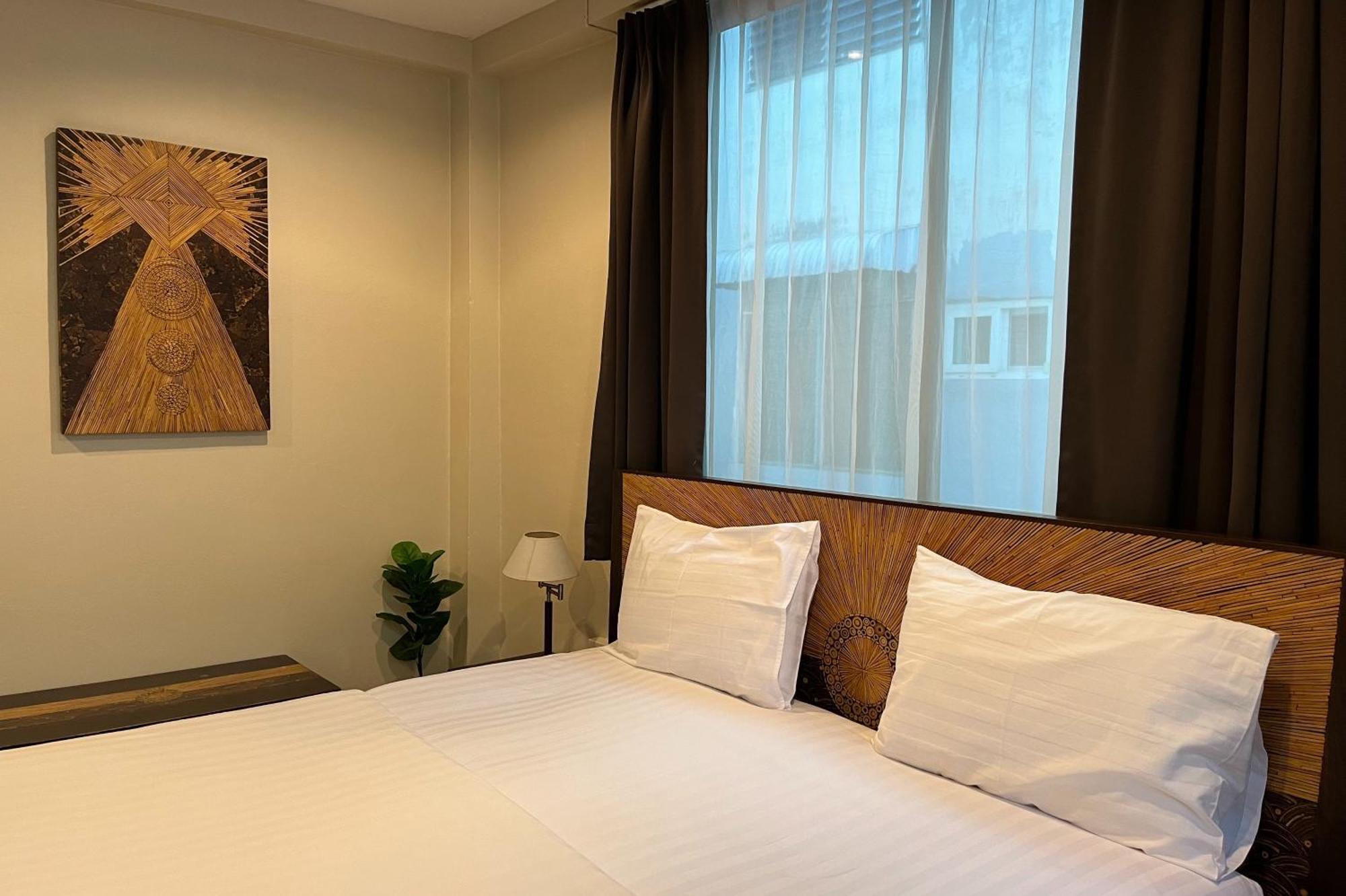 Baan Glang Soi Restaurant & Guesthouse Бангкок Экстерьер фото