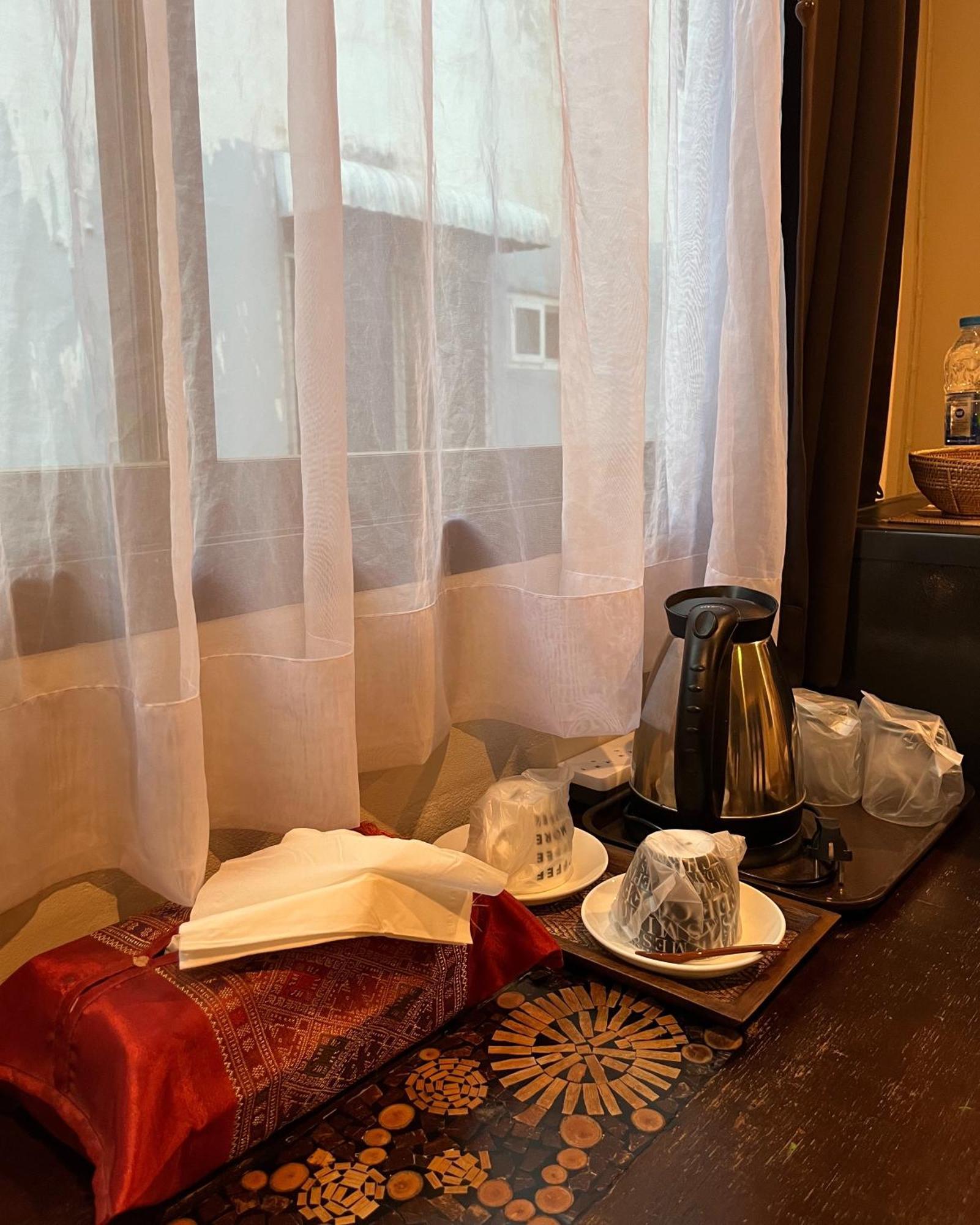 Baan Glang Soi Restaurant & Guesthouse Бангкок Экстерьер фото