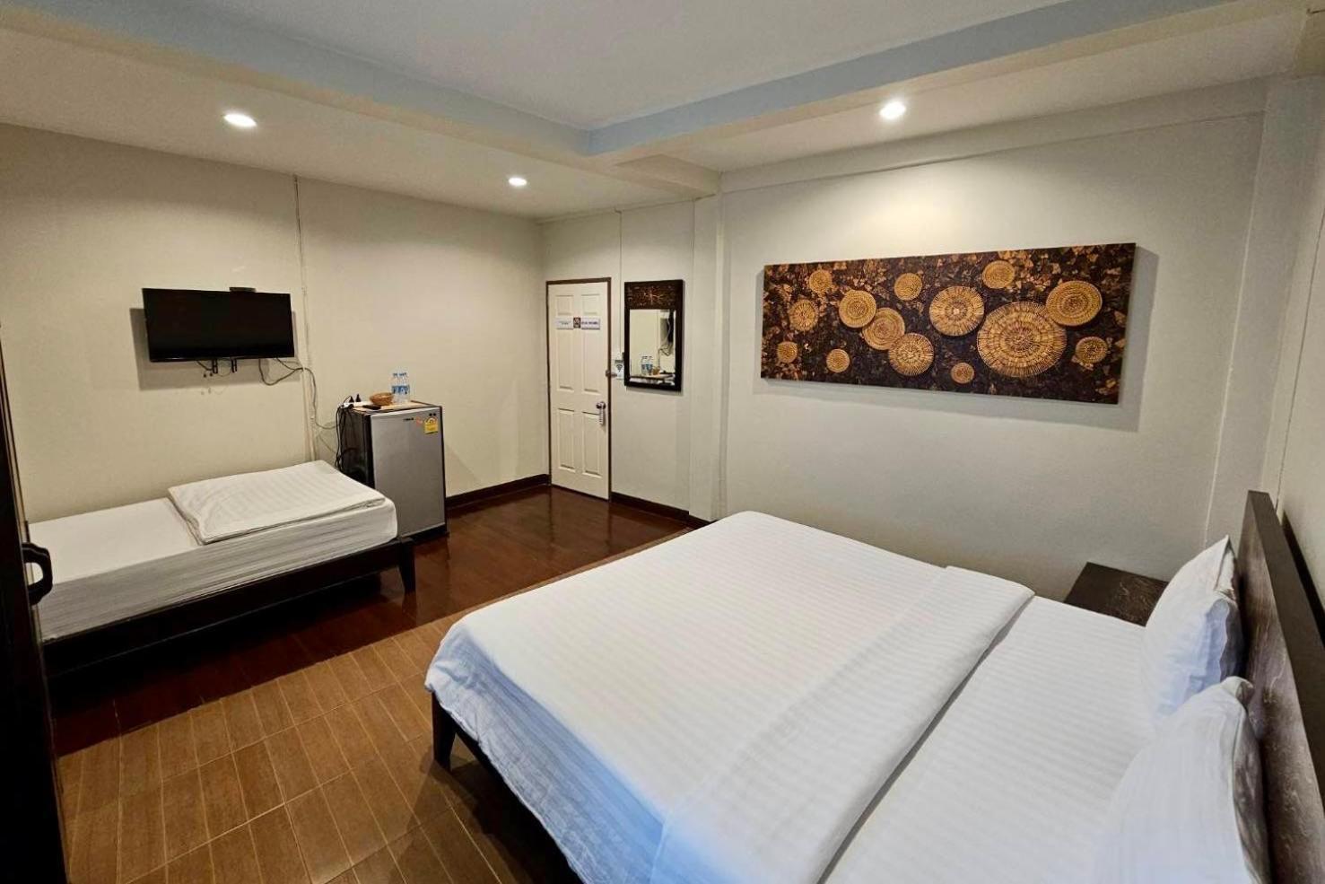 Baan Glang Soi Restaurant & Guesthouse Бангкок Номер фото